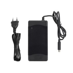 Zaryadnyi pristrii dlia baterii elektro-samokata Xiaomi 5  - 1  
