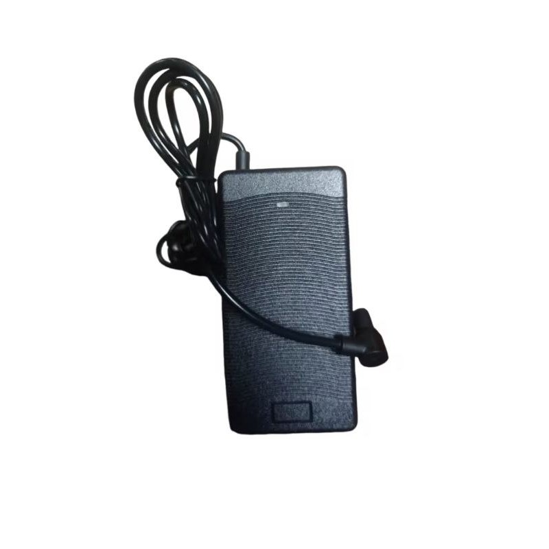 Snellader 54.6V voor Xiaomi Scooter 5 Pro  - 1 Compatibel: ontworpen voor Xiaomi Scooter 5 Pro en 54.6V laden.Veilig: beschermin