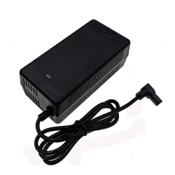 Snellader 54.6V voor Xiaomi Scooter 5 Pro  - 4 Compatibel: ontworpen voor Xiaomi Scooter 5 Pro en 54.6V laden.Veilig: beschermin