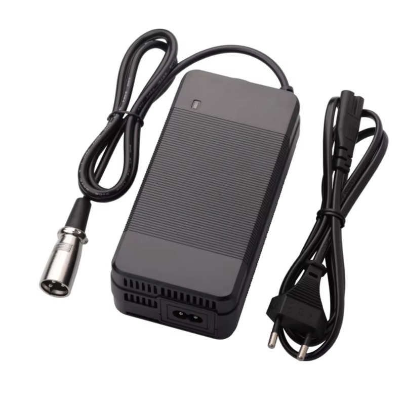 Zaryadnoye ustroystvo 54,6 V 4 A dlya elektrovelosipeda ili elektrosamokata - moshchnost' 219 Vt  - 3 Zaryadnoye ustroystvo 54,6