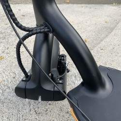 Sharkset RS1 - due motori da 1400 W - batteria da 20 Ah - autonomia da 50 a 70 km Sharkset - 10 Sharkset RS1 - due motori da 140