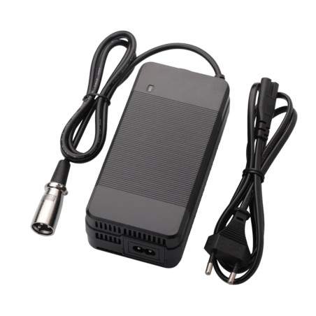 Caricabatterie 54,6v 4A per bicicletta elettrica o monopattino elettrico - potenza 219W  - 1 Caricabatterie 54,6v 4A per bicicle