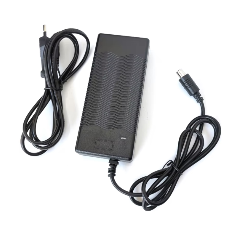 Cargador para la batería interna del patinete eléctrico Navee V40  - 1 Cargador para la batería interna del patinete eléctrico N